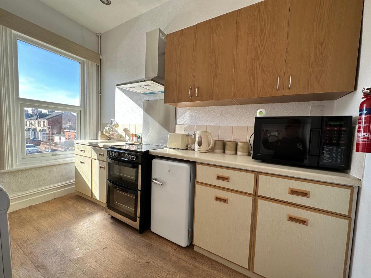 Spacious One Bedroom Apartment In Central Location Lytham St Annes Exterior foto